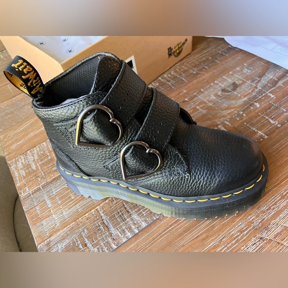 NEW NEVER WORN. Dr Marten’s Devon platform boots